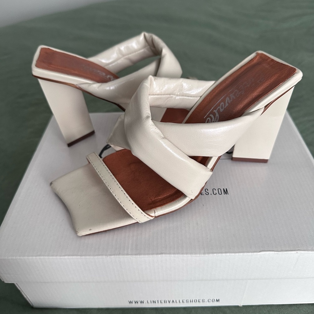 L'INTERVALLE Off-White Block Heel Sandals